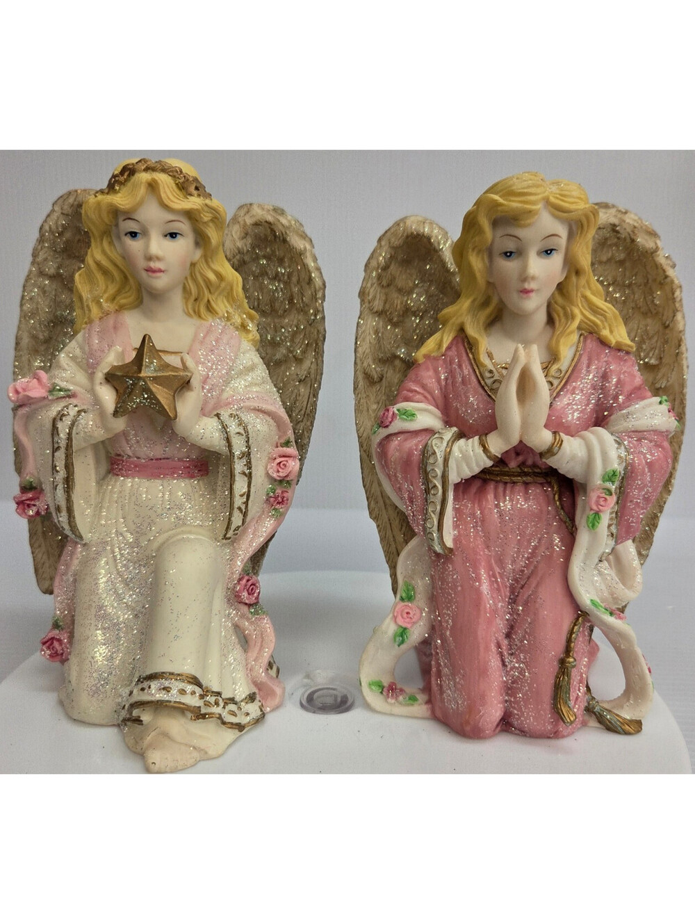 Dillard’s Kneeling Iced Angels Set 4 Figures 6” Hand Painted Christmas Decor VTG